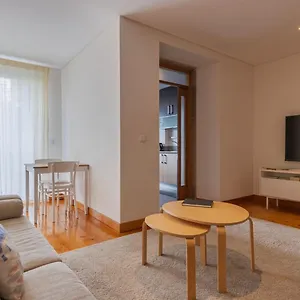https://spacious-and-cosy-apartment-in-authentic-neighborhood.hotels-lisbon-portugal.com